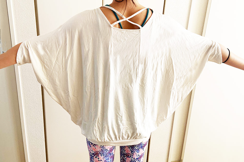 ヨガウェアのドルマンTシャツ